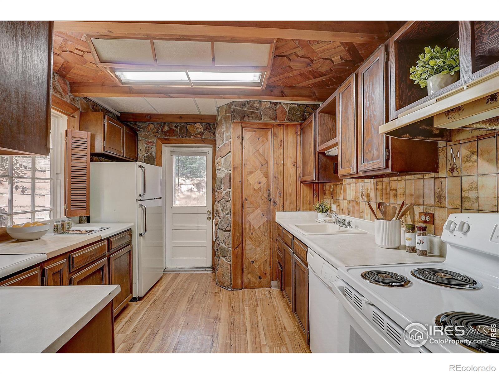 MLS Image #5 for 1003 w 8th street,loveland, Colorado