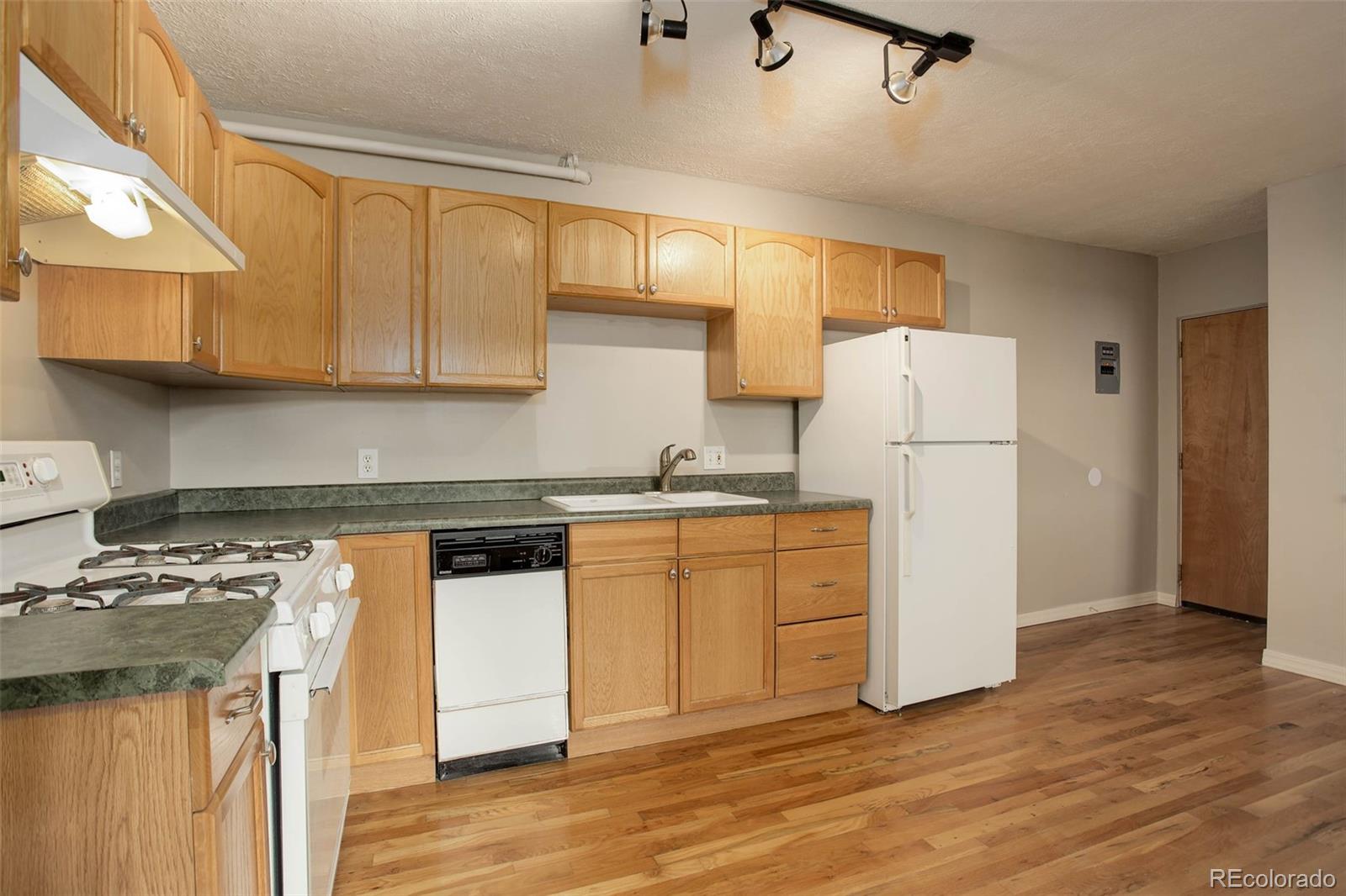 MLS Image #7 for 1101  bellaire street,denver, Colorado