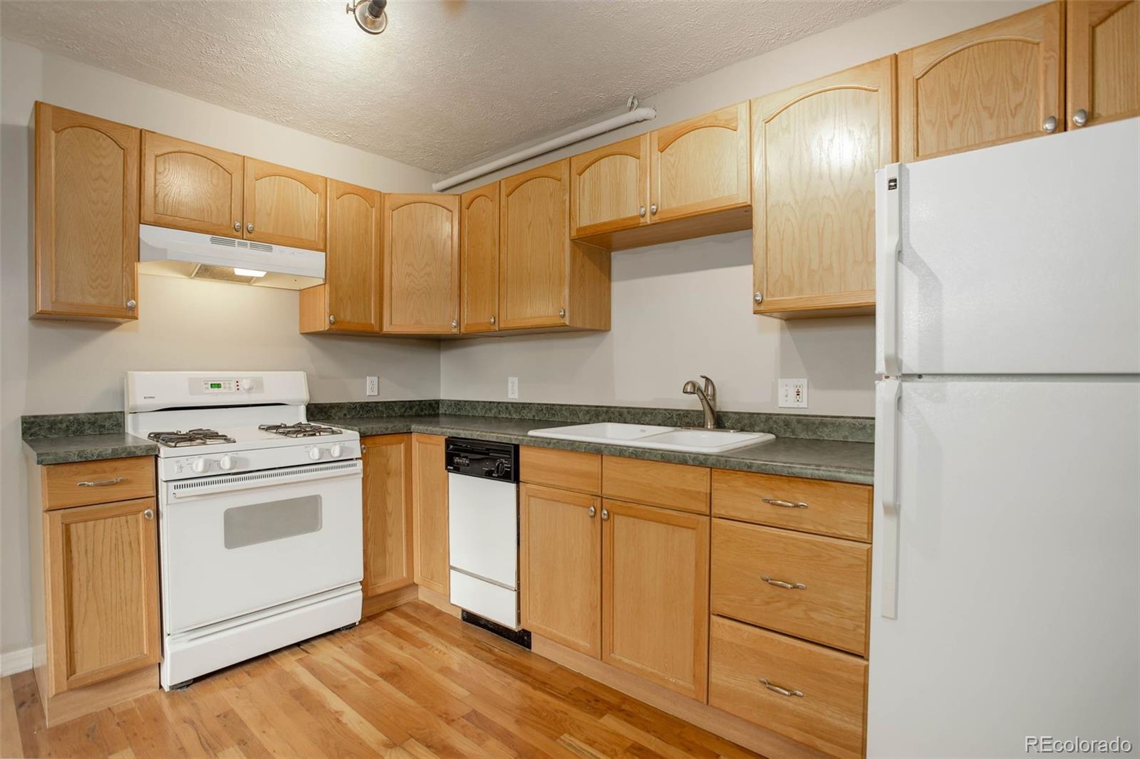 MLS Image #8 for 1101  bellaire street,denver, Colorado