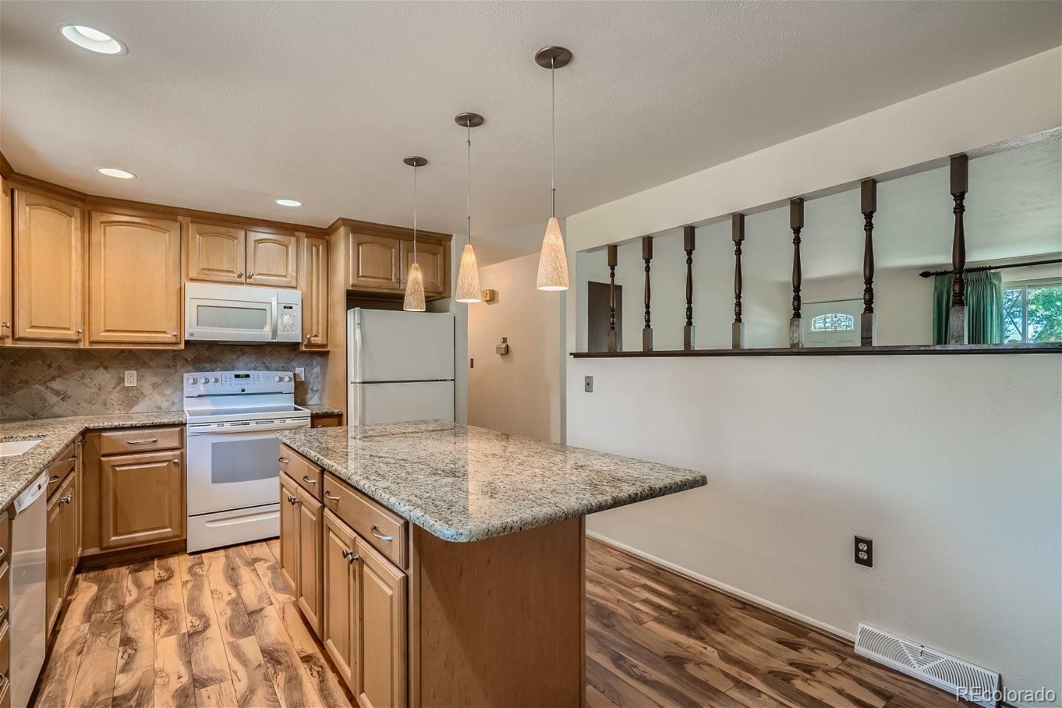 MLS Image #4 for 929 s saulsbury street,lakewood, Colorado