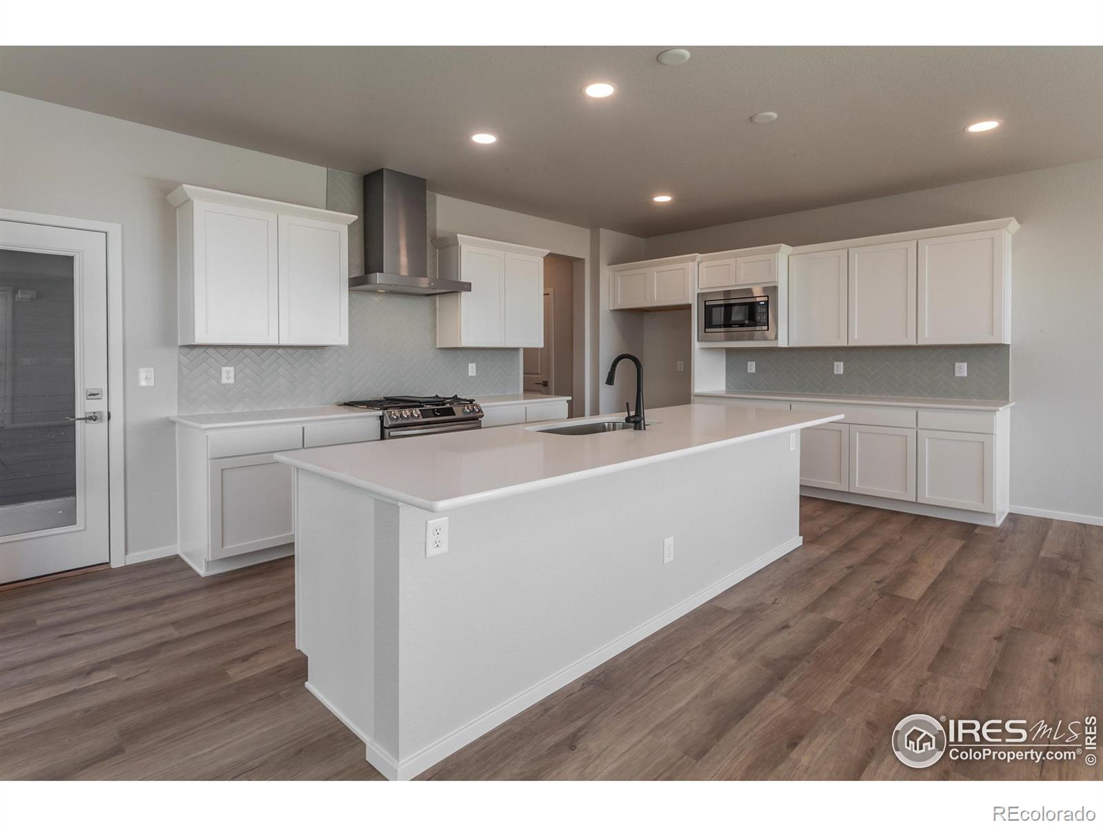 MLS Image #4 for 6070  saddle horn drive,timnath, Colorado