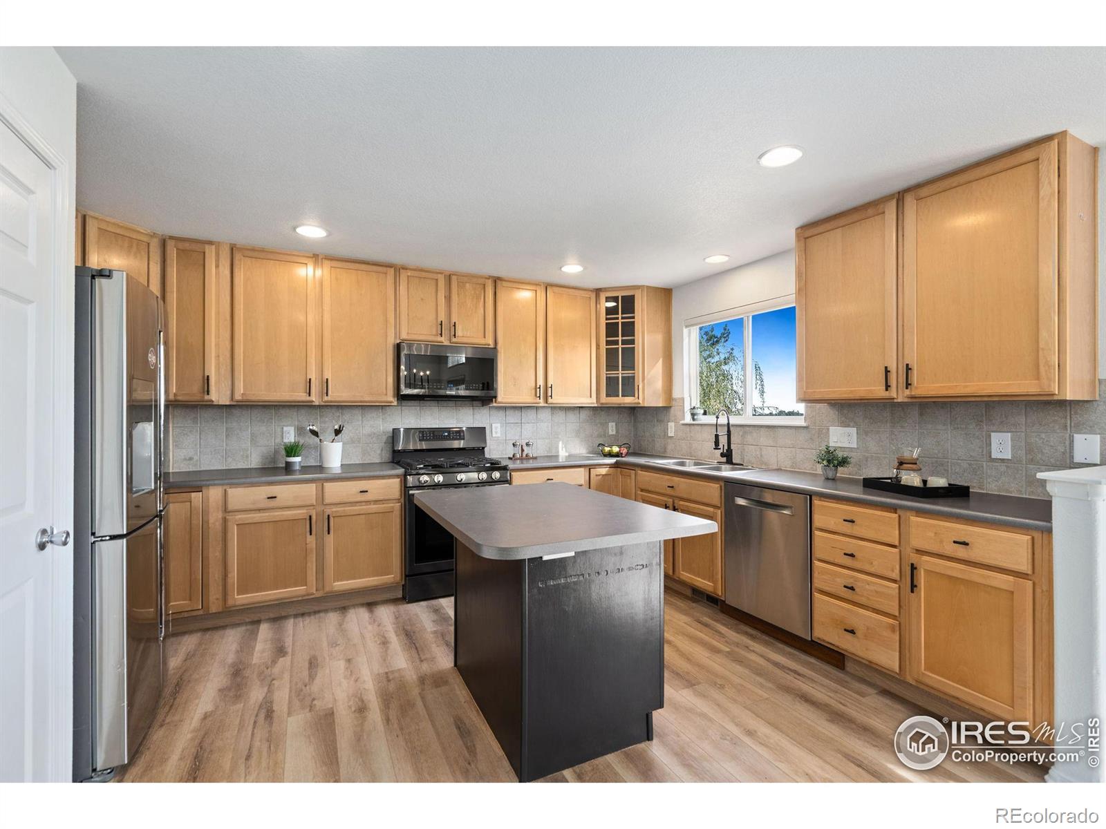 MLS Image #12 for 215  triangle drive,fort collins, Colorado