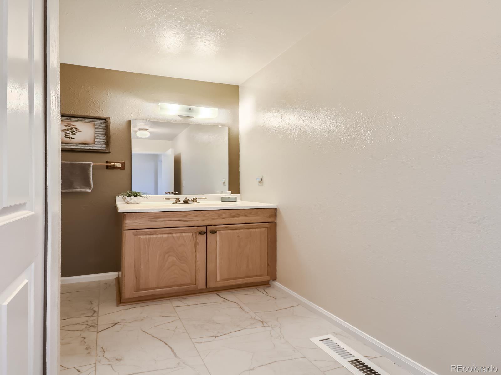 MLS Image #8 for 2125 e 103rd place,thornton, Colorado