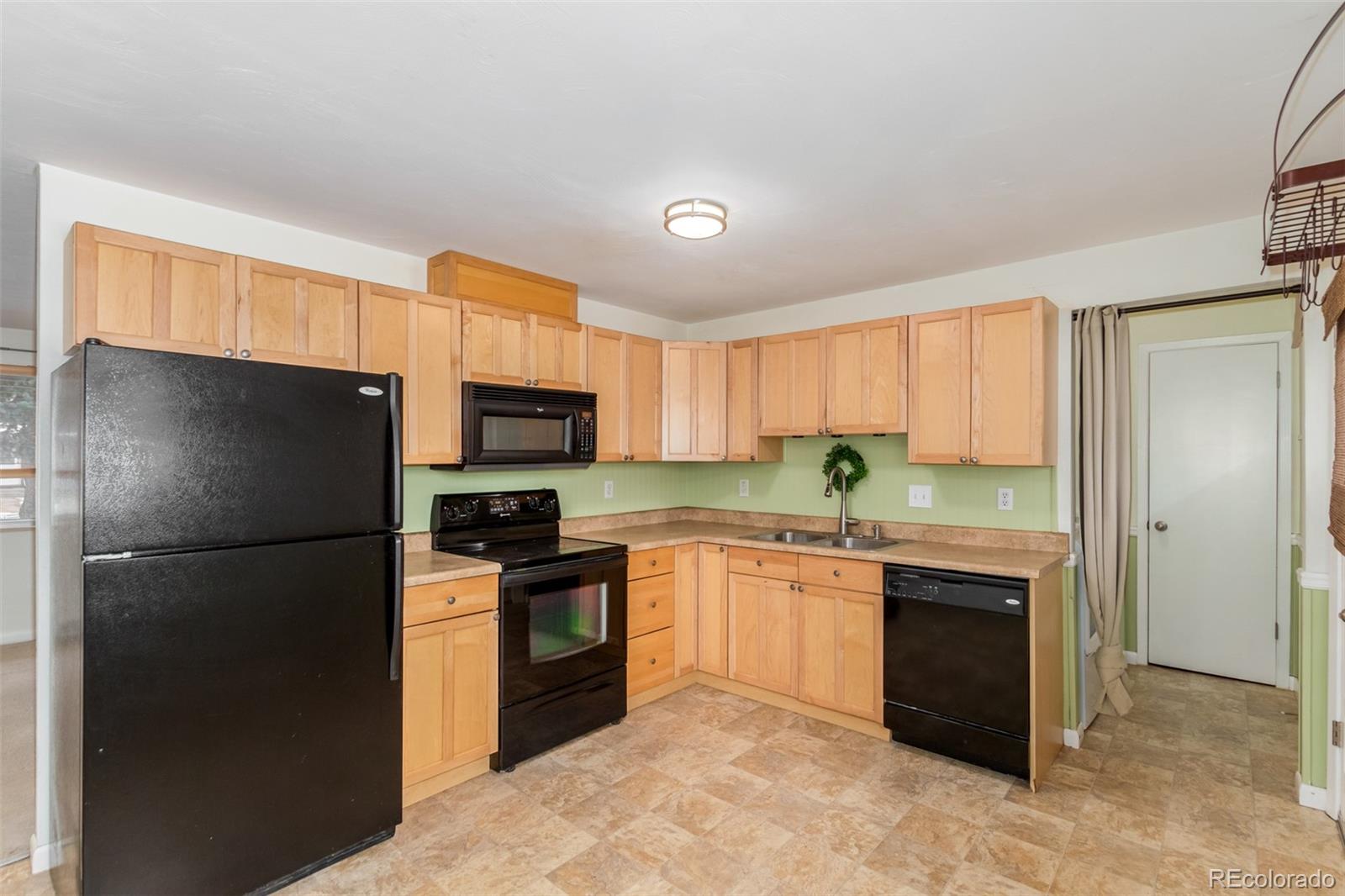 MLS Image #12 for 463  dickson street,longmont, Colorado