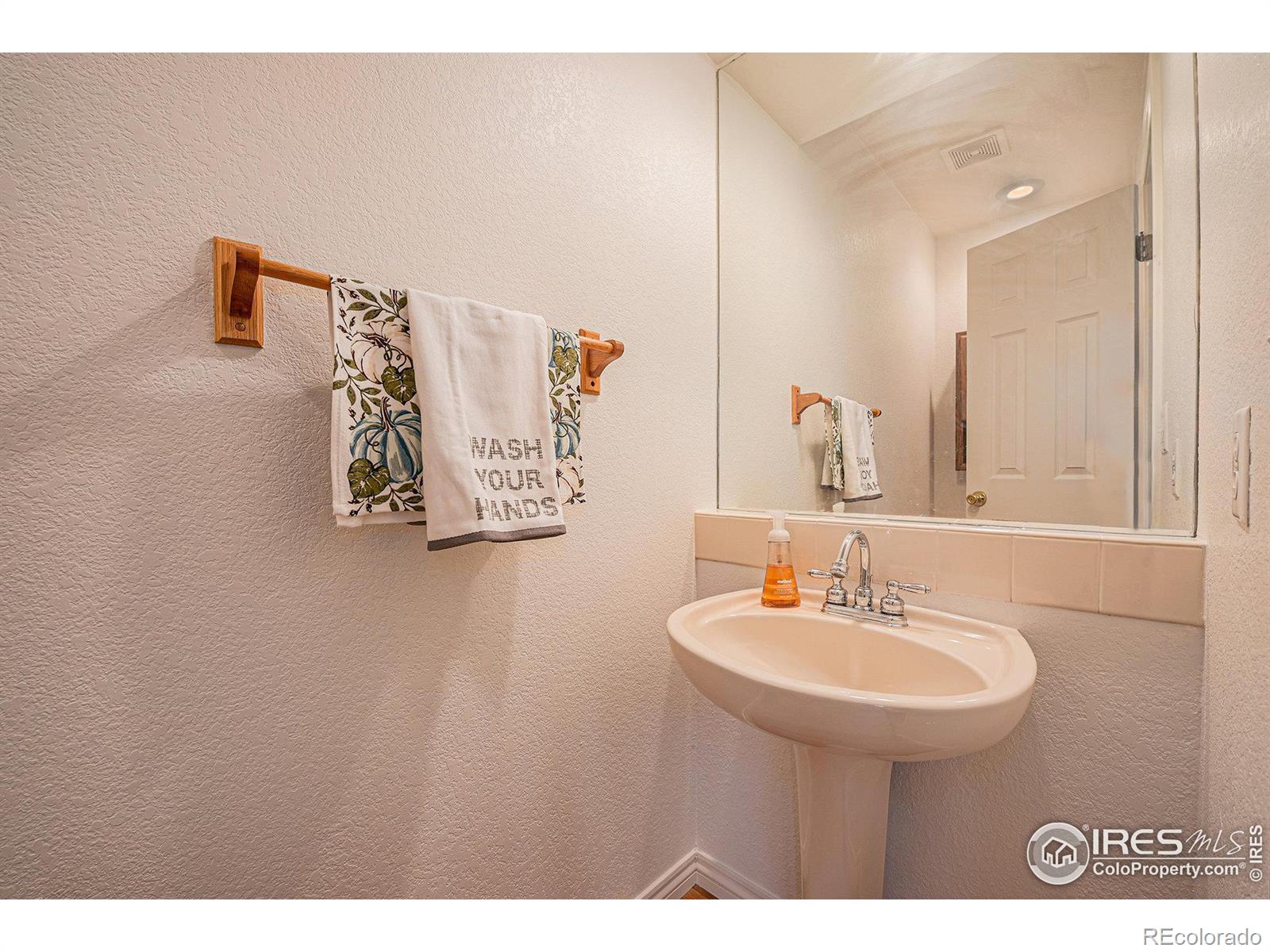 MLS Image #18 for 3911  hawthorne circle,longmont, Colorado