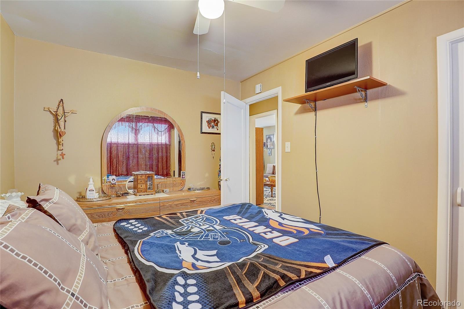 MLS Image #15 for 2630 s knox court,denver, Colorado