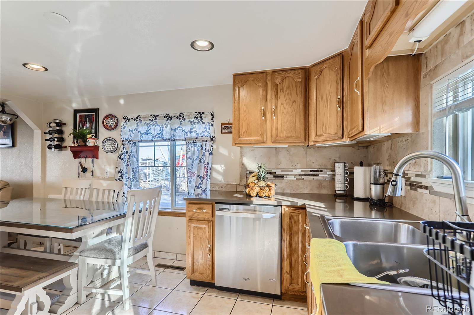 MLS Image #14 for 440 e 62nd avenue,denver, Colorado