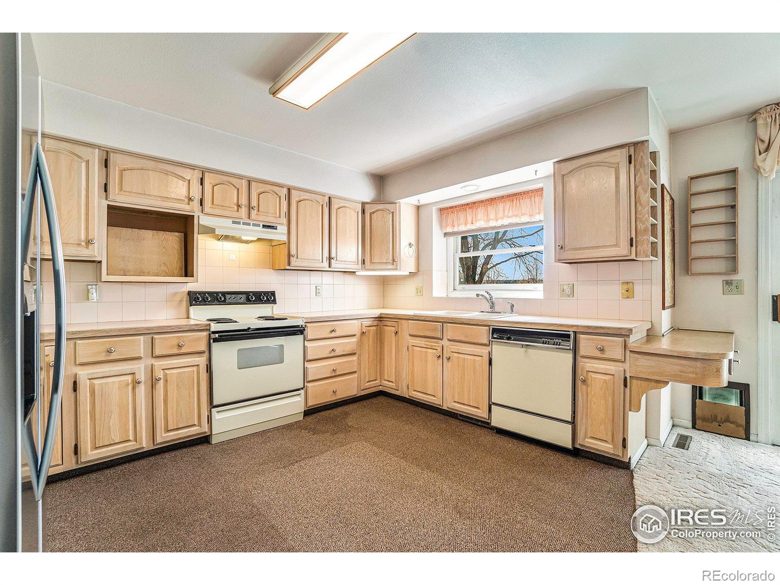 MLS Image #3 for 1245  honeysuckle court,windsor, Colorado