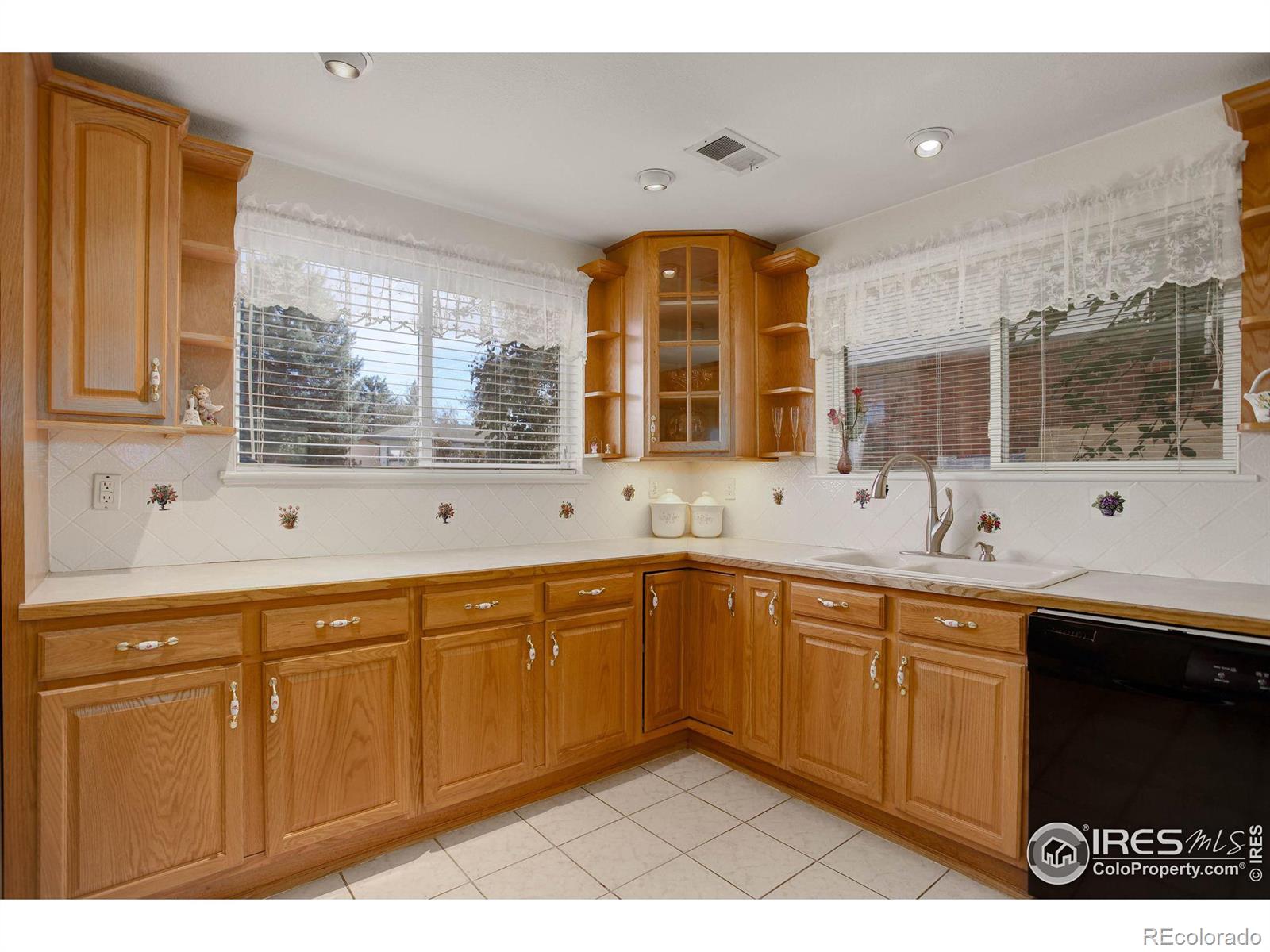 MLS Image #9 for 8447  sheridan court,arvada, Colorado