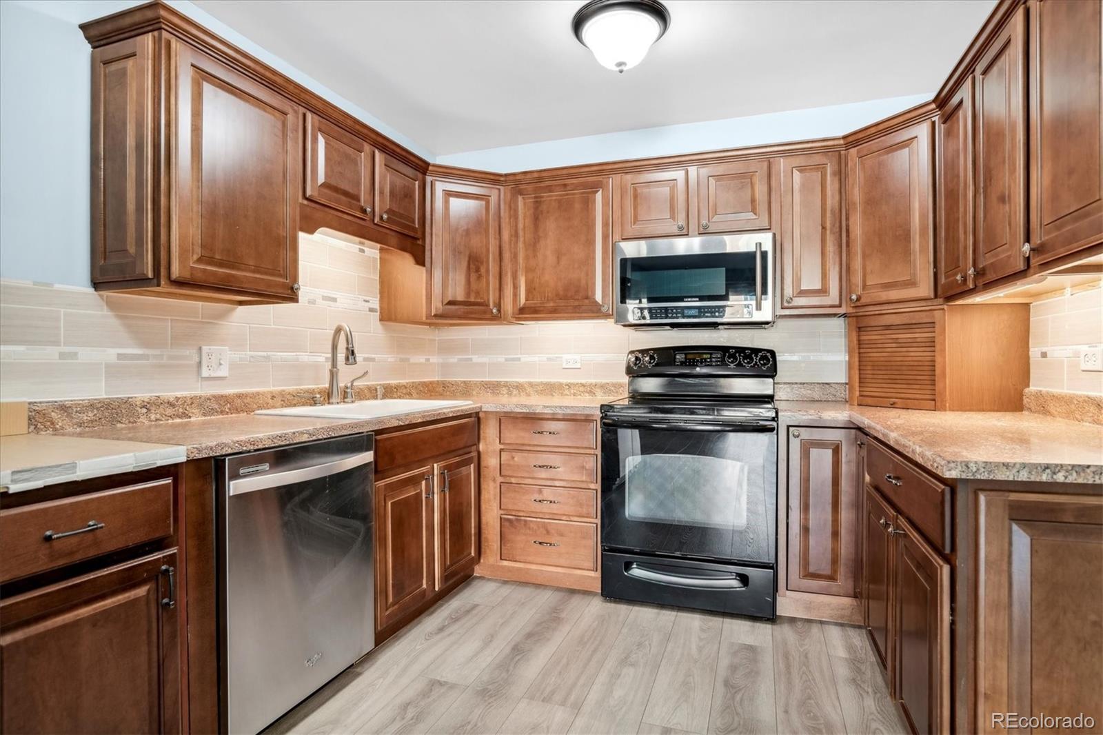 MLS Image #3 for 350 s clinton street 12b,denver, Colorado