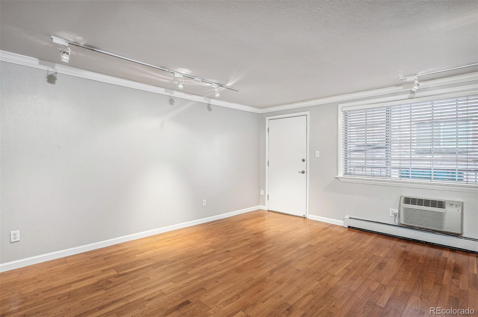 MLS Image #3 for 36 n emerson street 204,denver, Colorado