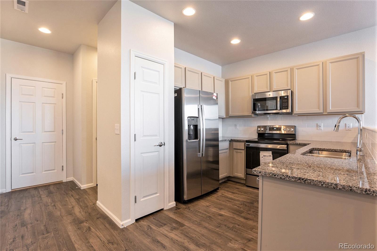 MLS Image #3 for 6563 n danube way 3,denver, Colorado