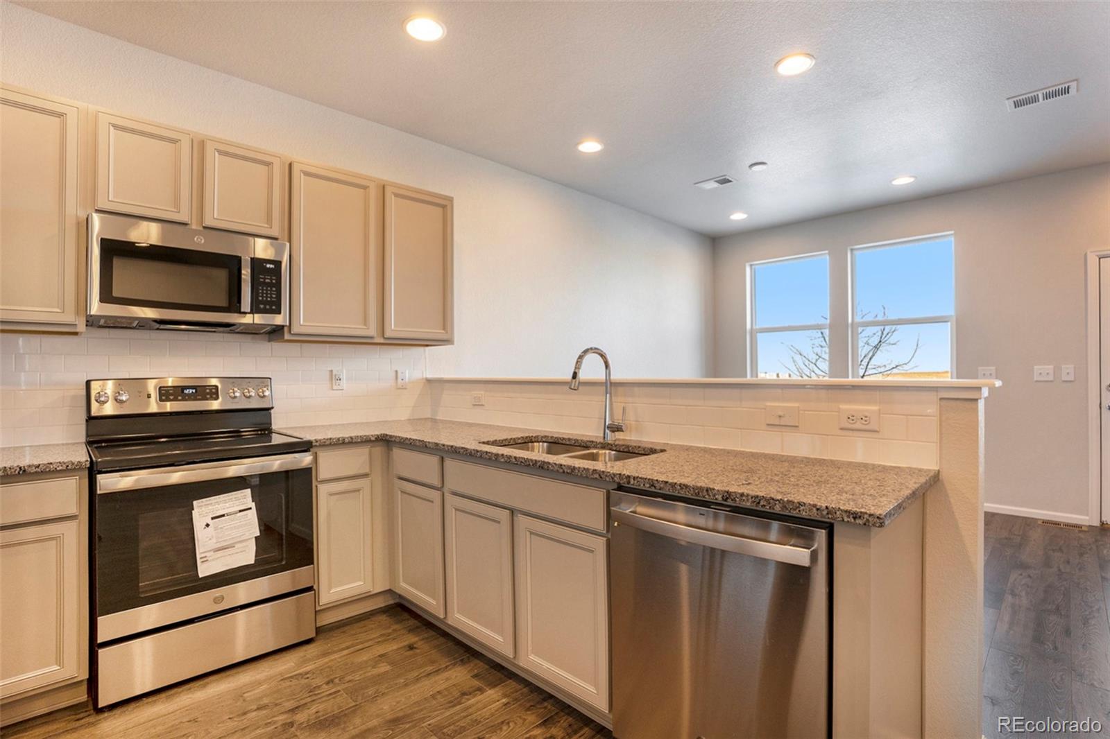 MLS Image #4 for 6563 n danube way 3,denver, Colorado