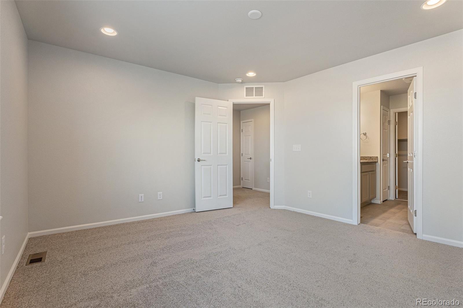 MLS Image #8 for 6563 n danube way 3,denver, Colorado