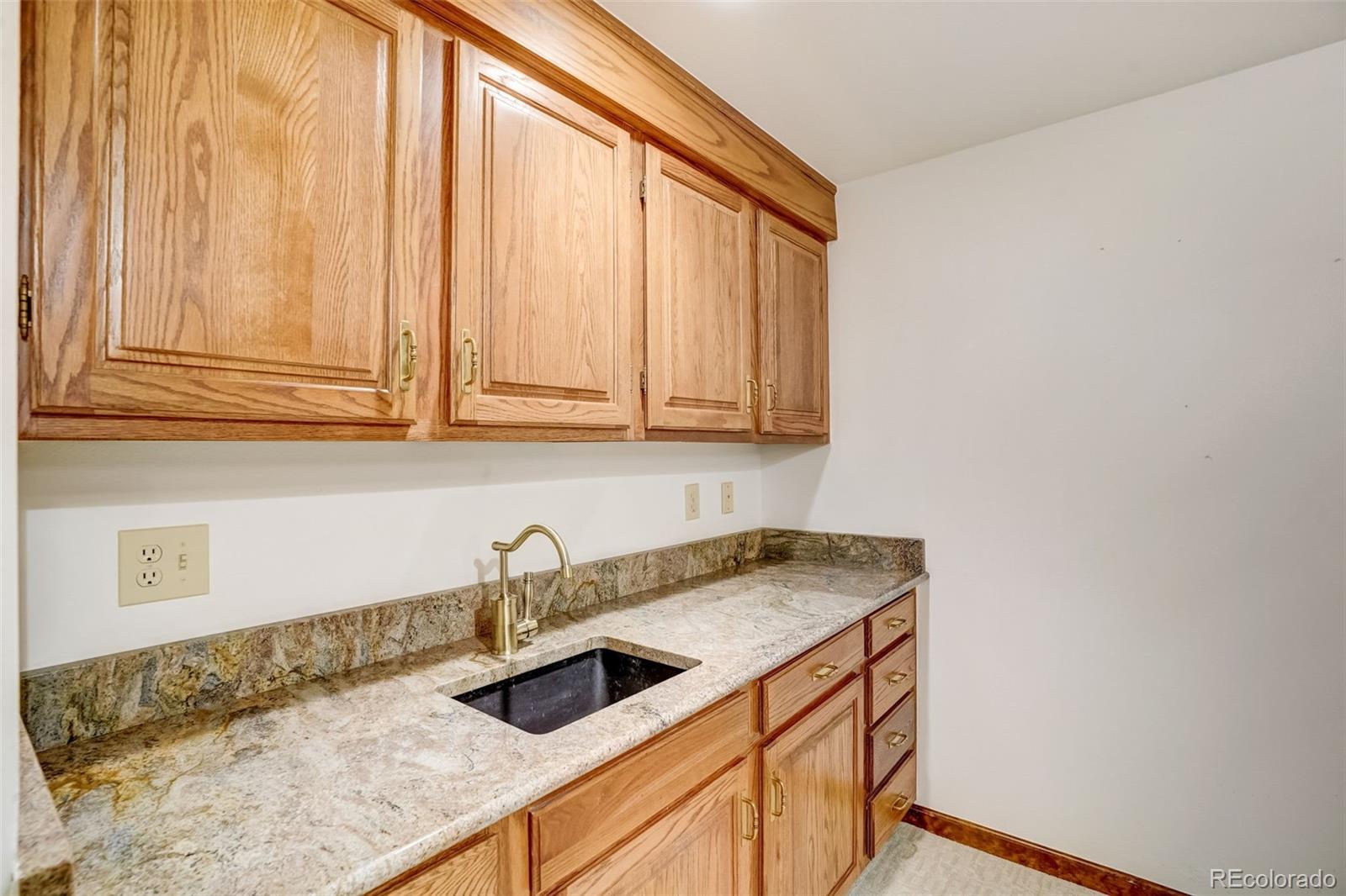 MLS Image #39 for 3902 s chase way,denver, Colorado