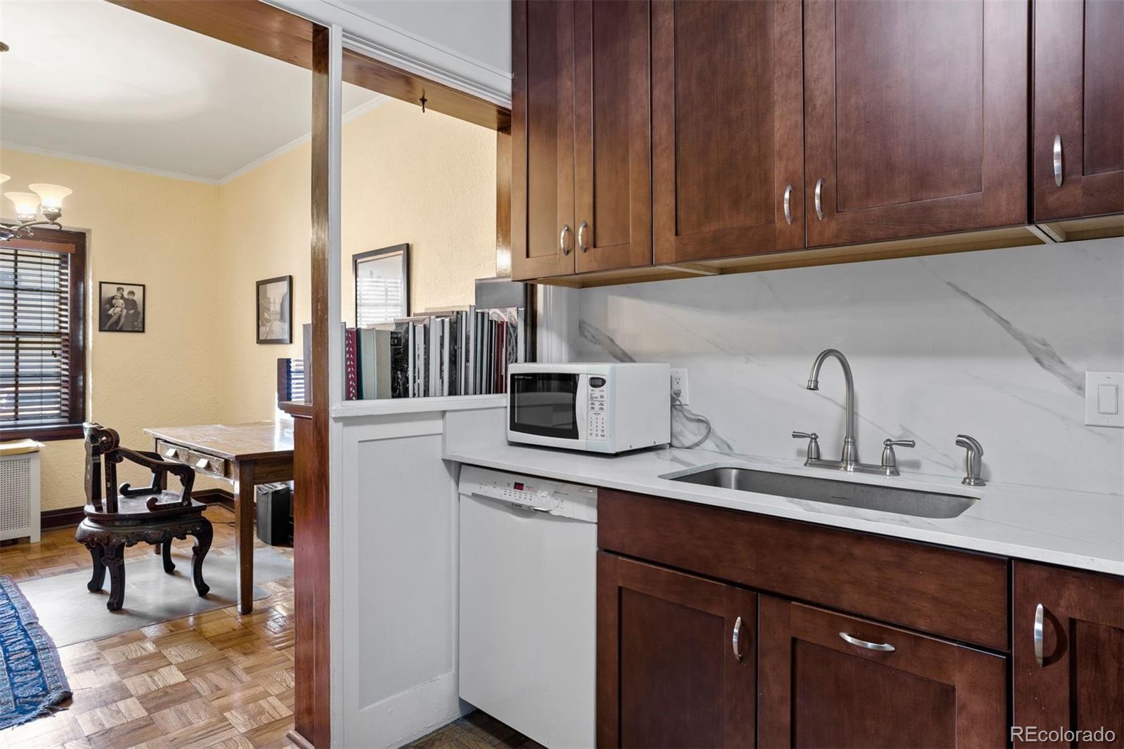 MLS Image #10 for 963 n logan street 2,denver, Colorado