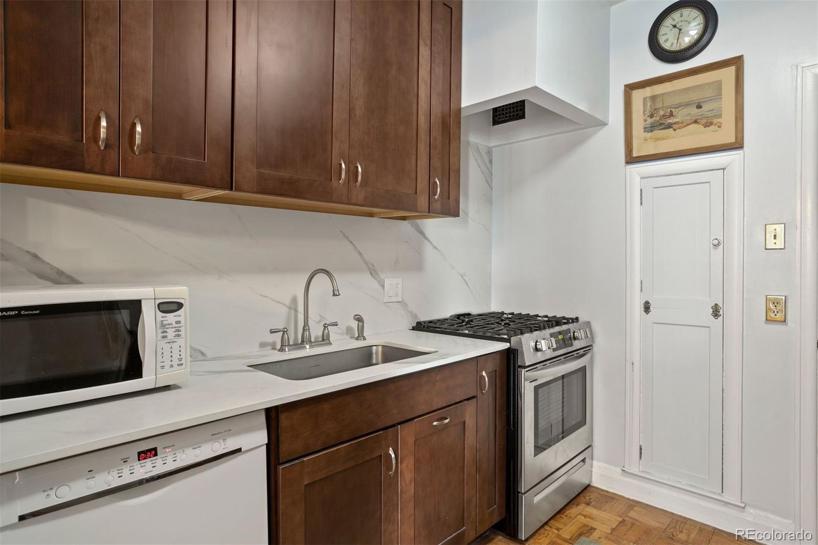 MLS Image #26 for 963 n logan street 2,denver, Colorado