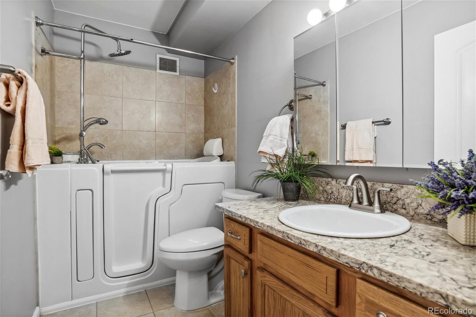 MLS Image #20 for 690 s alton way,denver, Colorado