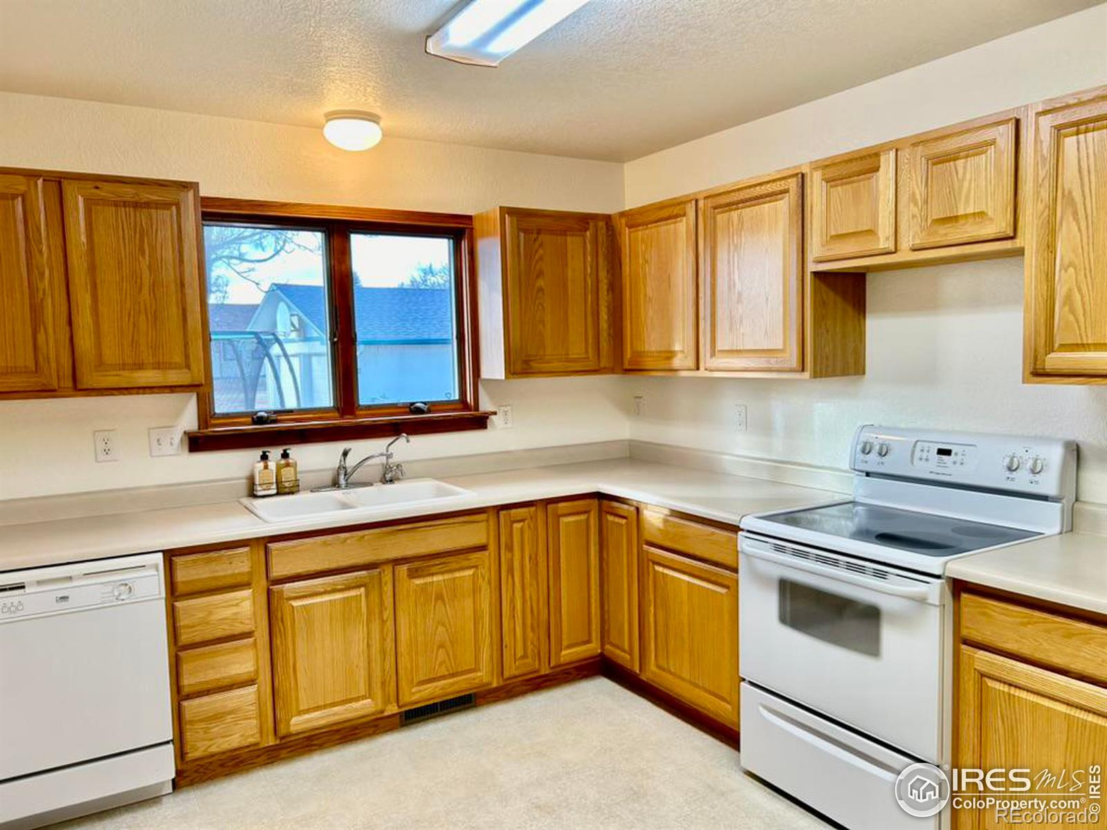 MLS Image #6 for 814  iris drive,sterling, Colorado