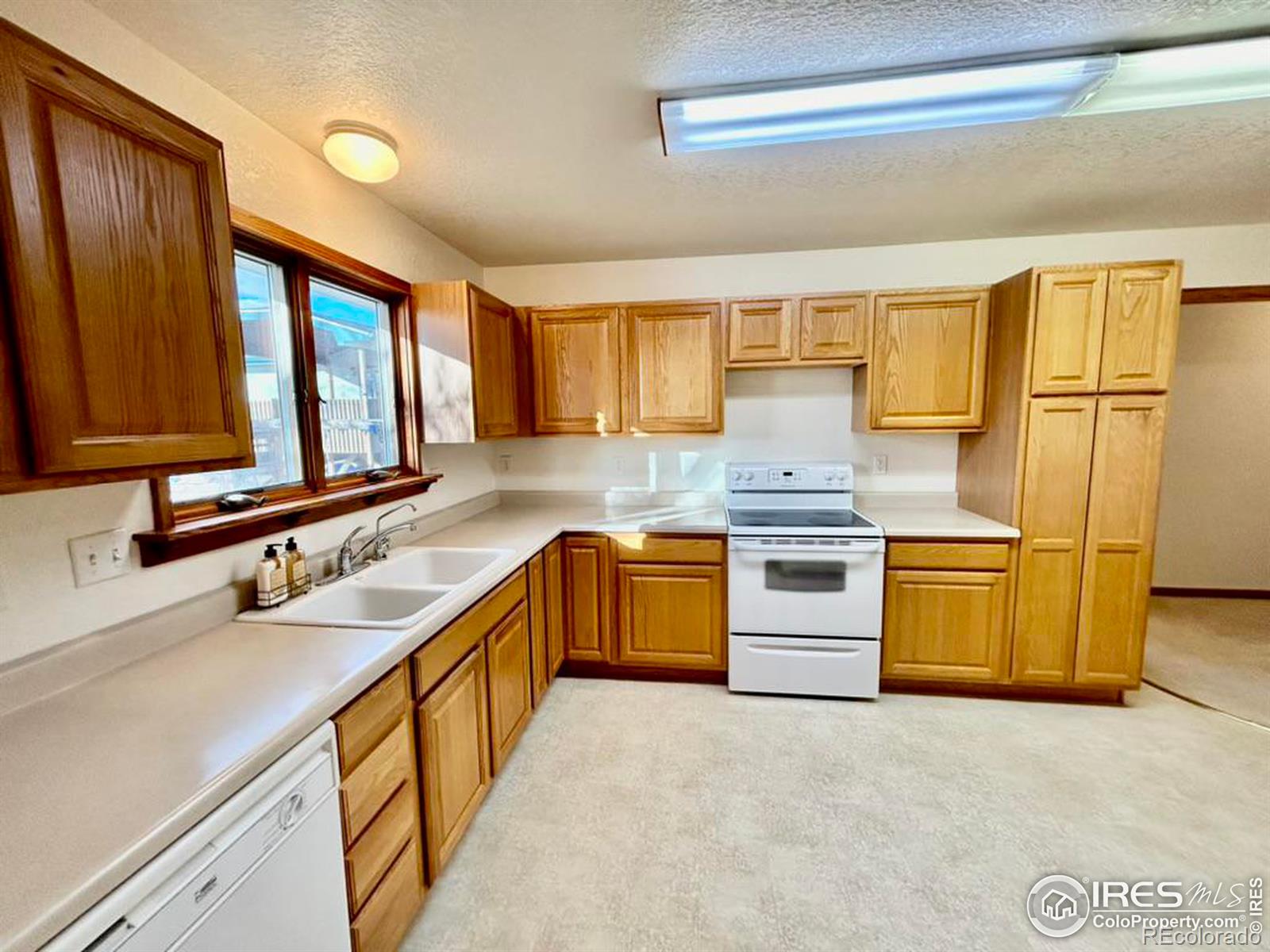 MLS Image #7 for 814  iris drive,sterling, Colorado