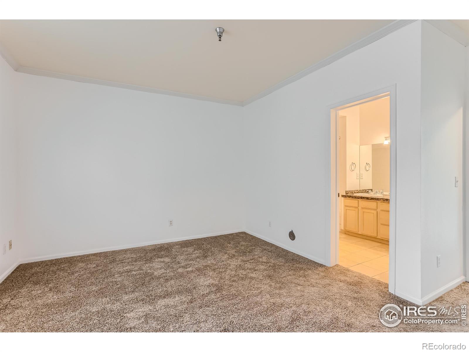 MLS Image #11 for 2575 s syracuse way 103,denver, Colorado