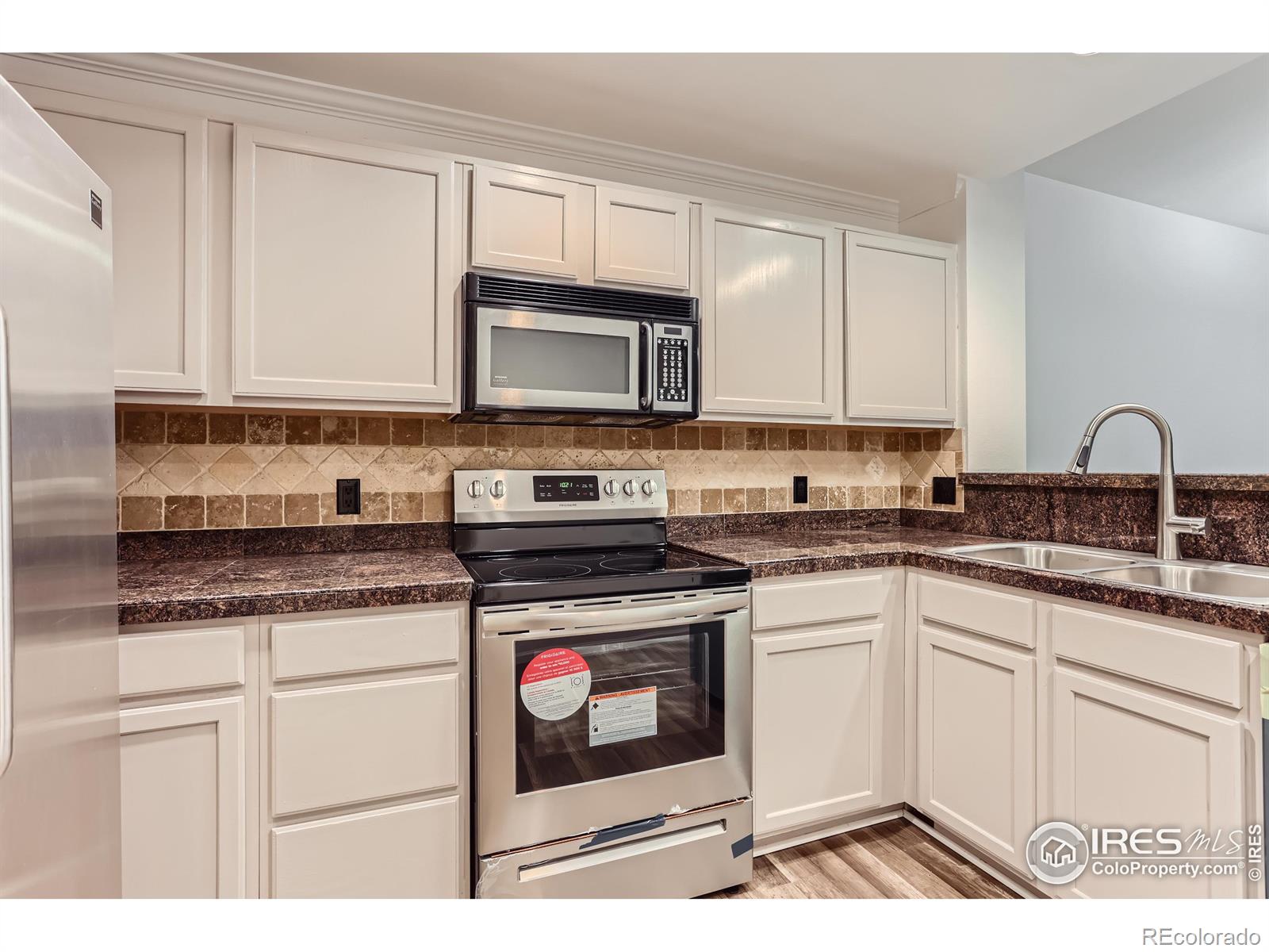 MLS Image #3 for 2575 s syracuse way 103,denver, Colorado