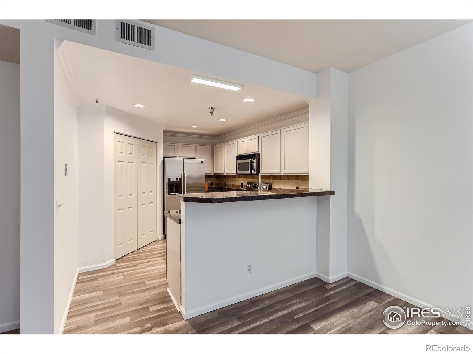 MLS Image #4 for 2575 s syracuse way 103,denver, Colorado