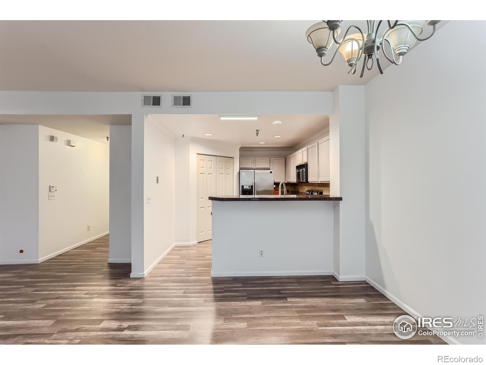 MLS Image #6 for 2575 s syracuse way 103,denver, Colorado