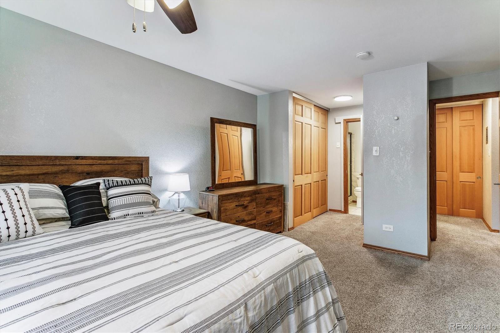 MLS Image #11 for 675 s clinton street,denver, Colorado