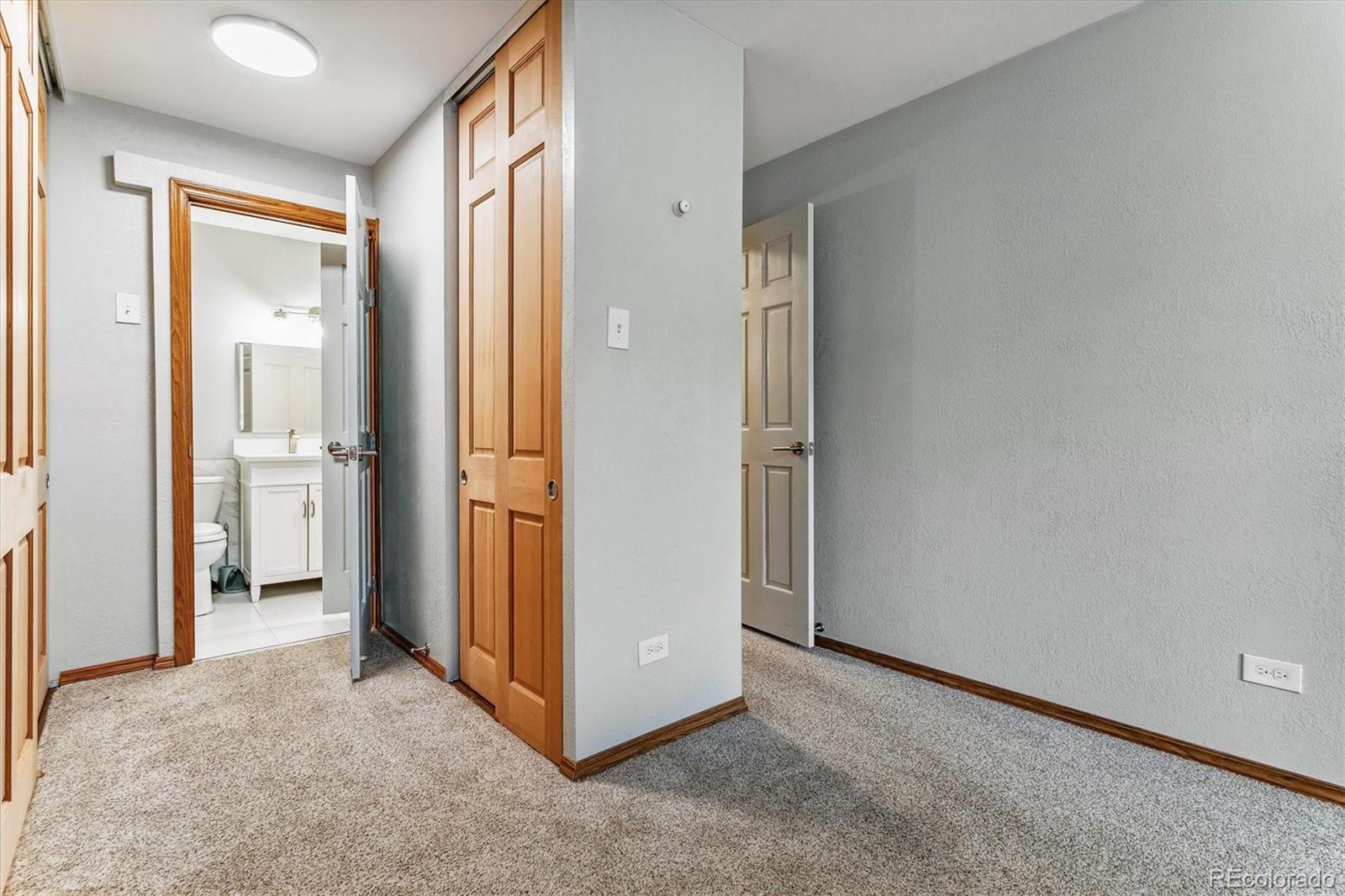 MLS Image #12 for 675 s clinton street,denver, Colorado