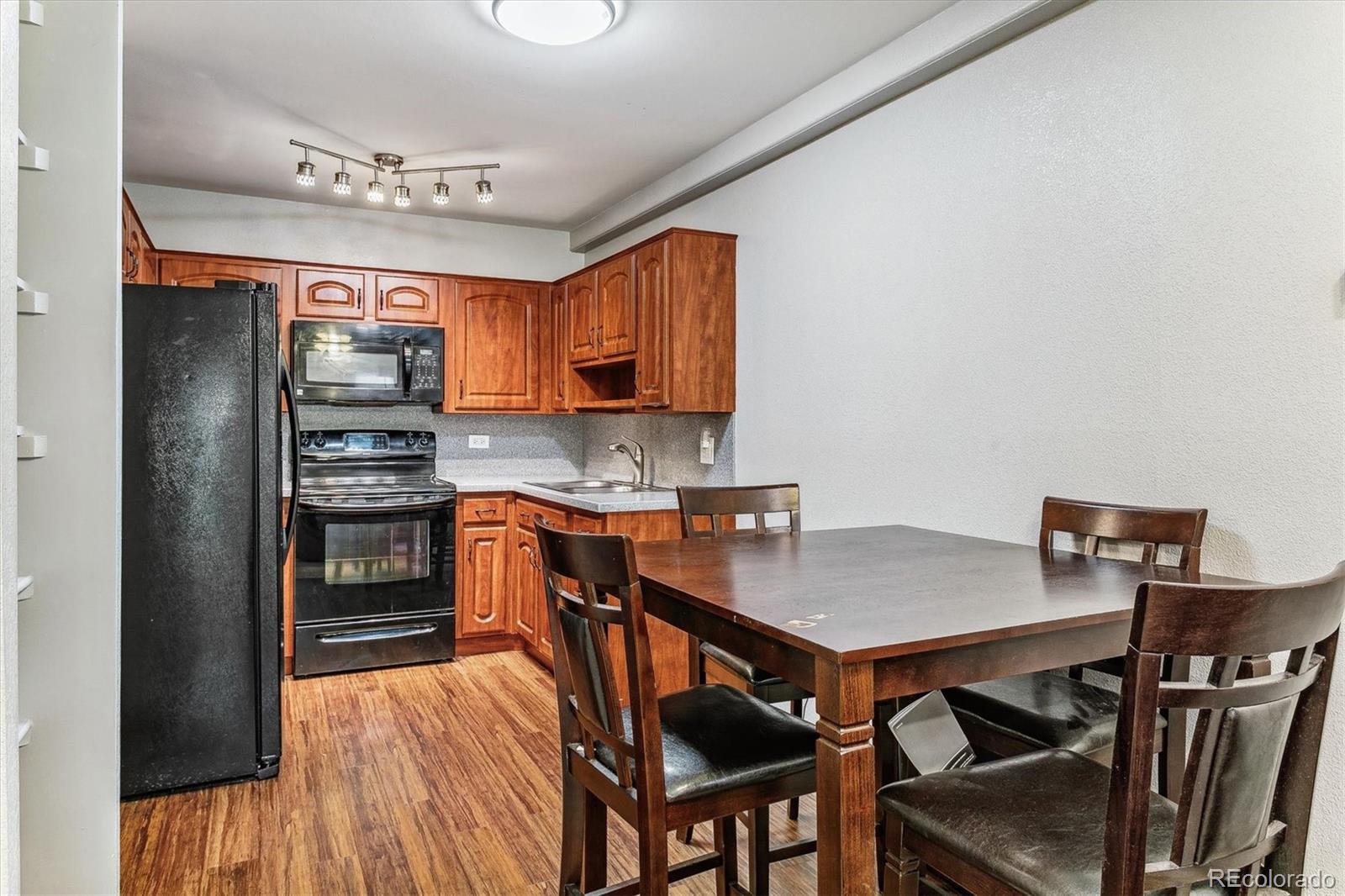 MLS Image #5 for 675 s clinton street,denver, Colorado