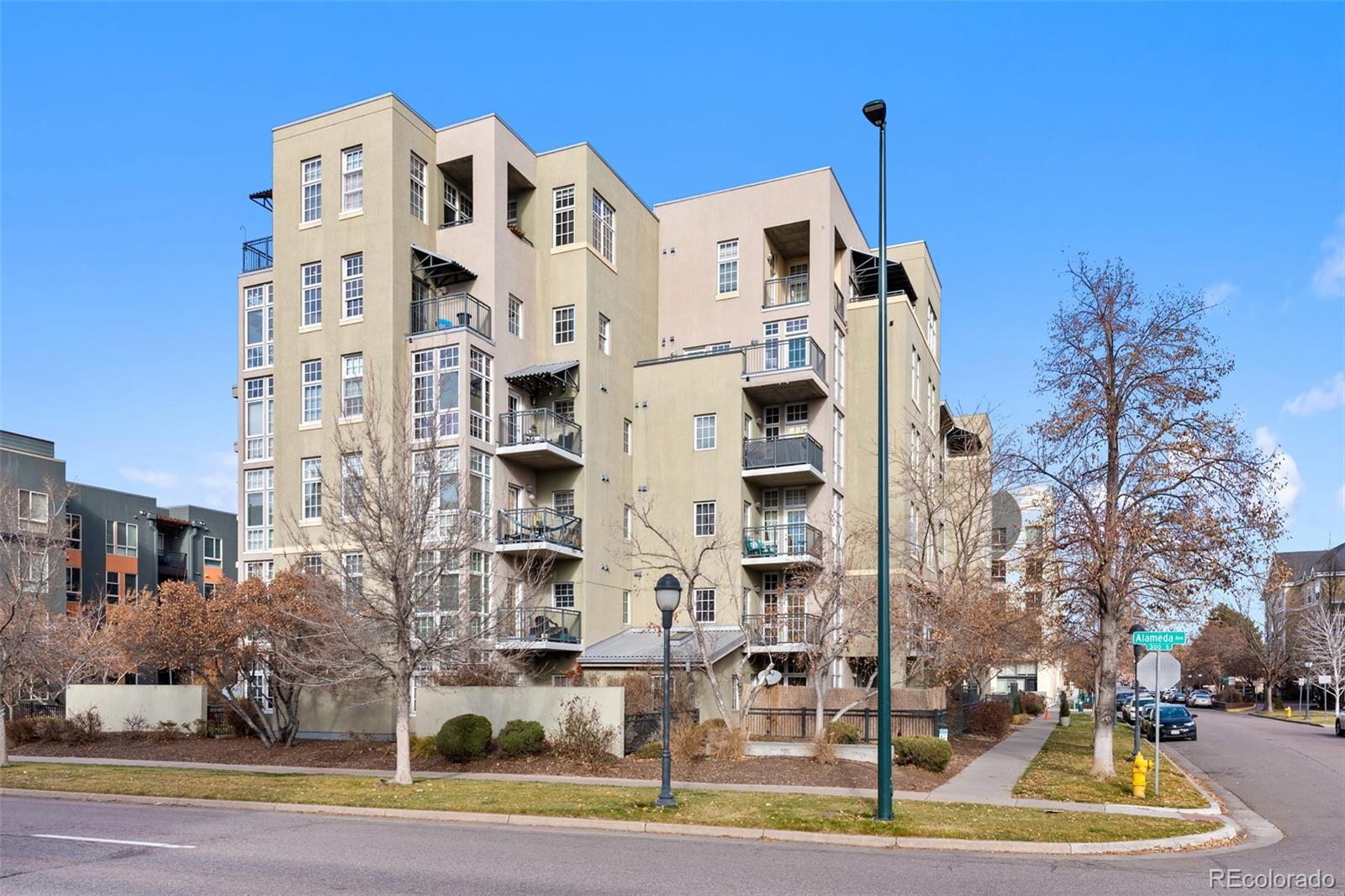 MLS Image #2 for 275 s harrison street 313,denver, Colorado