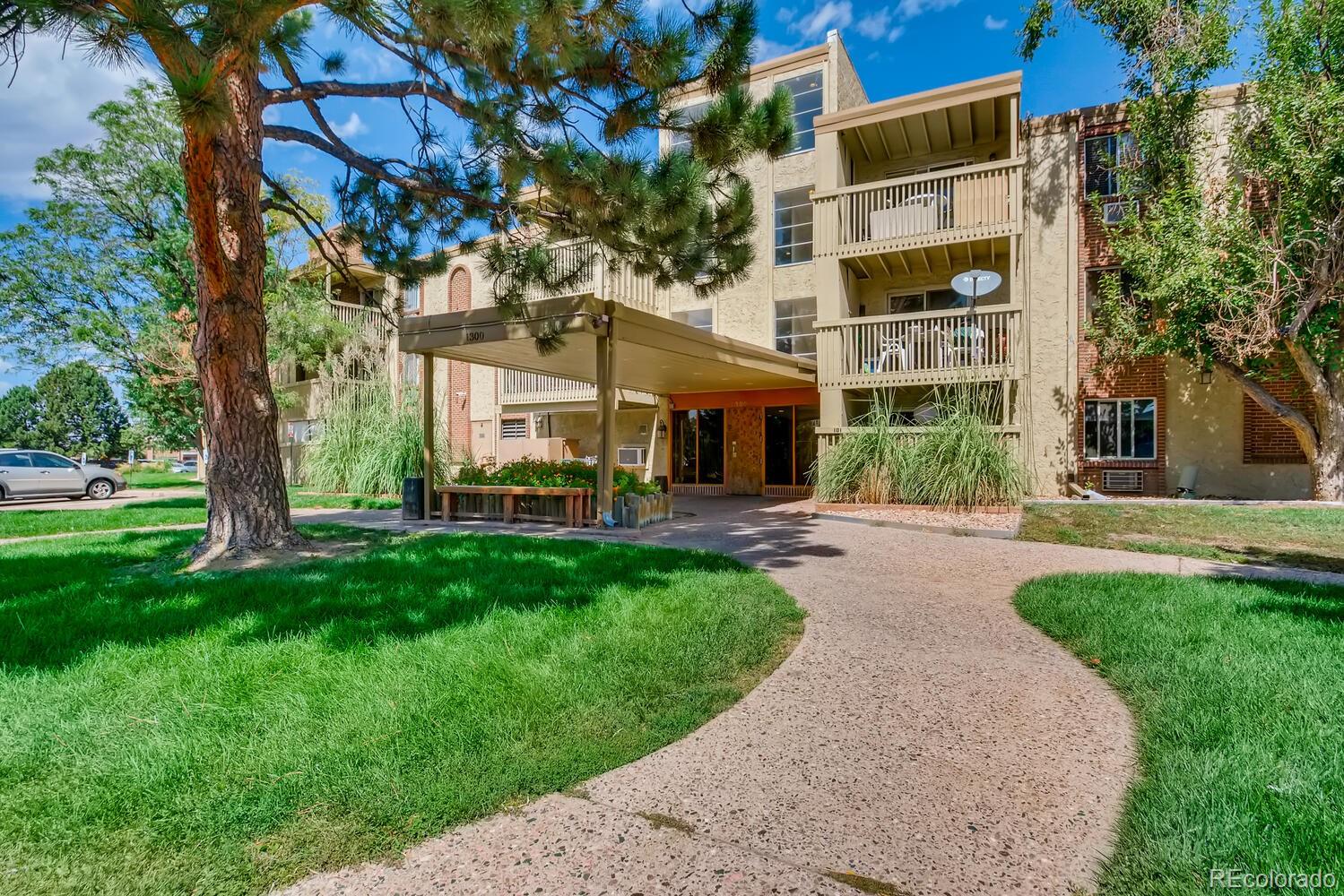 MLS Image #5 for 1300 s parker road,denver, Colorado