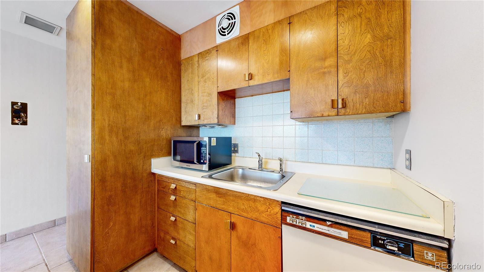 MLS Image #10 for 1050 n corona street 211,denver, Colorado