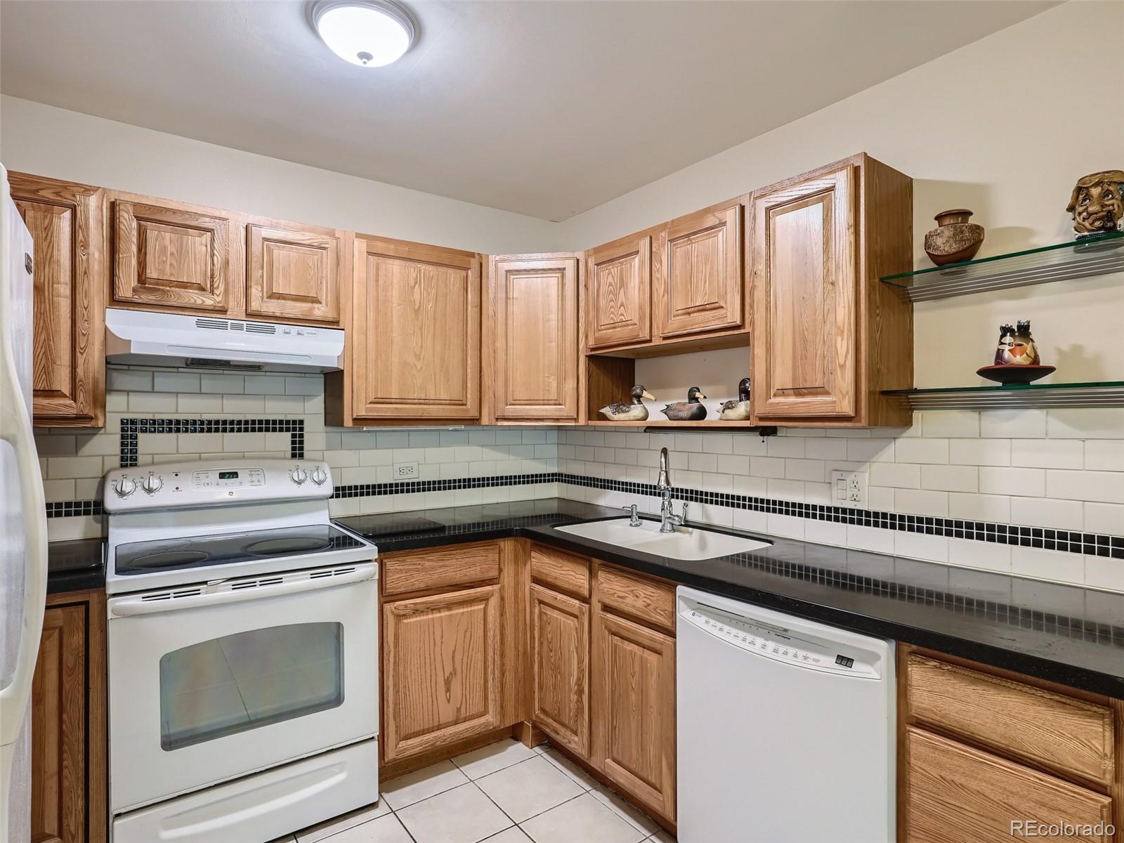 MLS Image #4 for 9625 e center avenue 11d,denver, Colorado