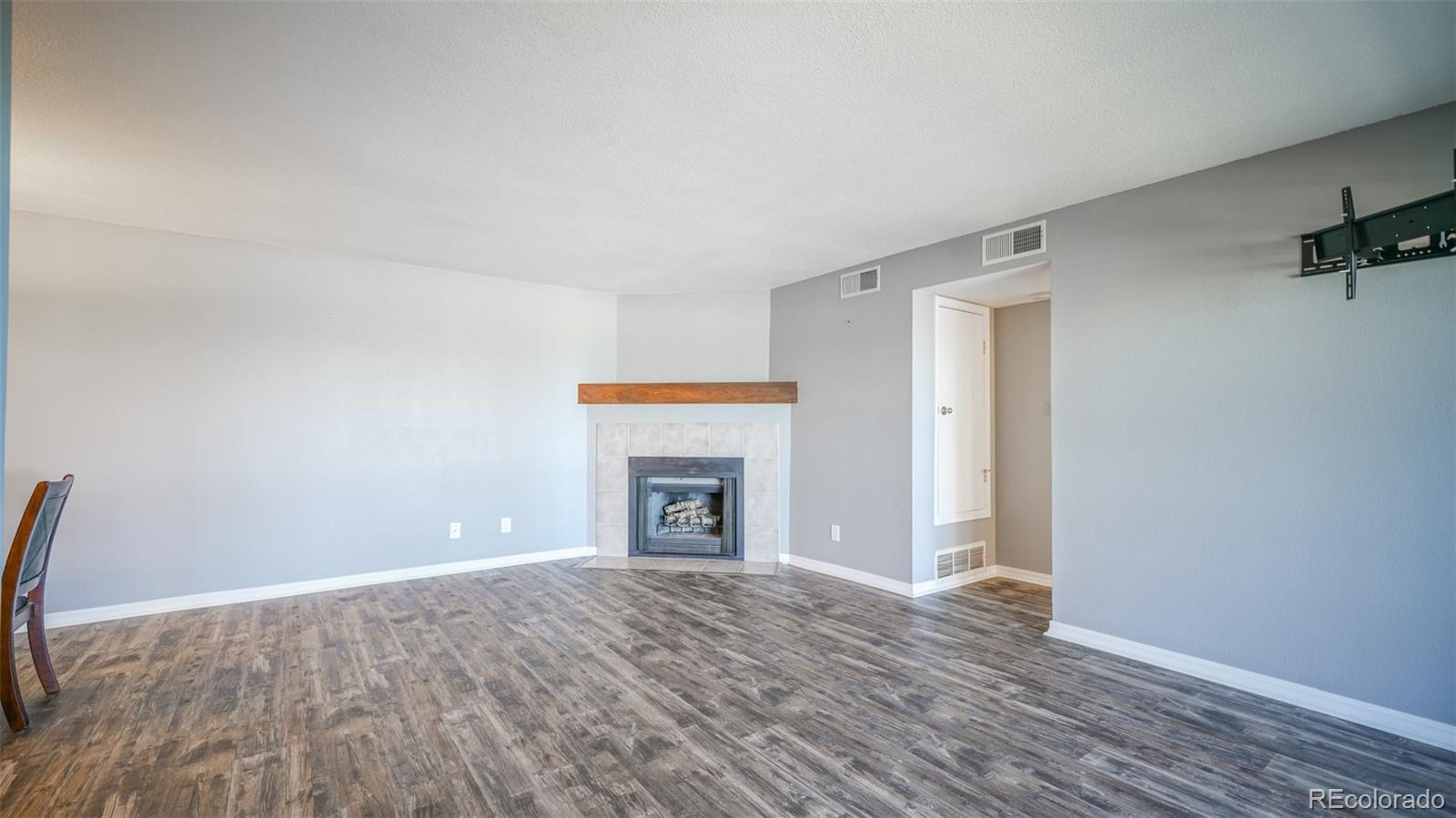 MLS Image #2 for 10303 e peakview avenue,englewood, Colorado