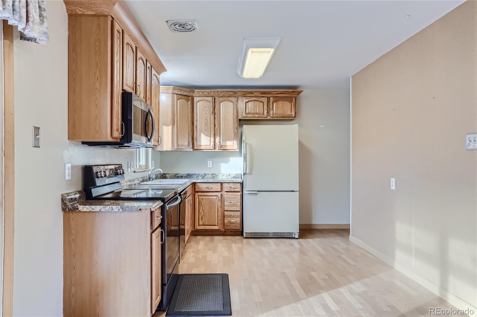 MLS Image #11 for 811 s taft street,lakewood, Colorado