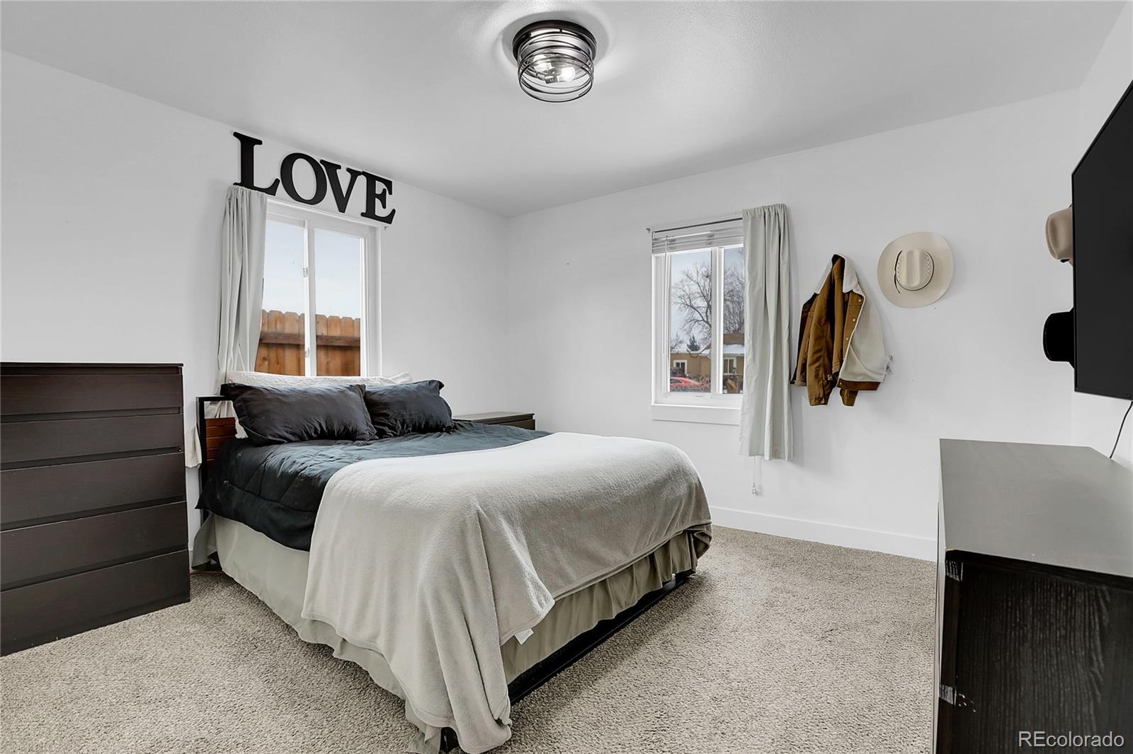 MLS Image #5 for 737 s vrain street,denver, Colorado