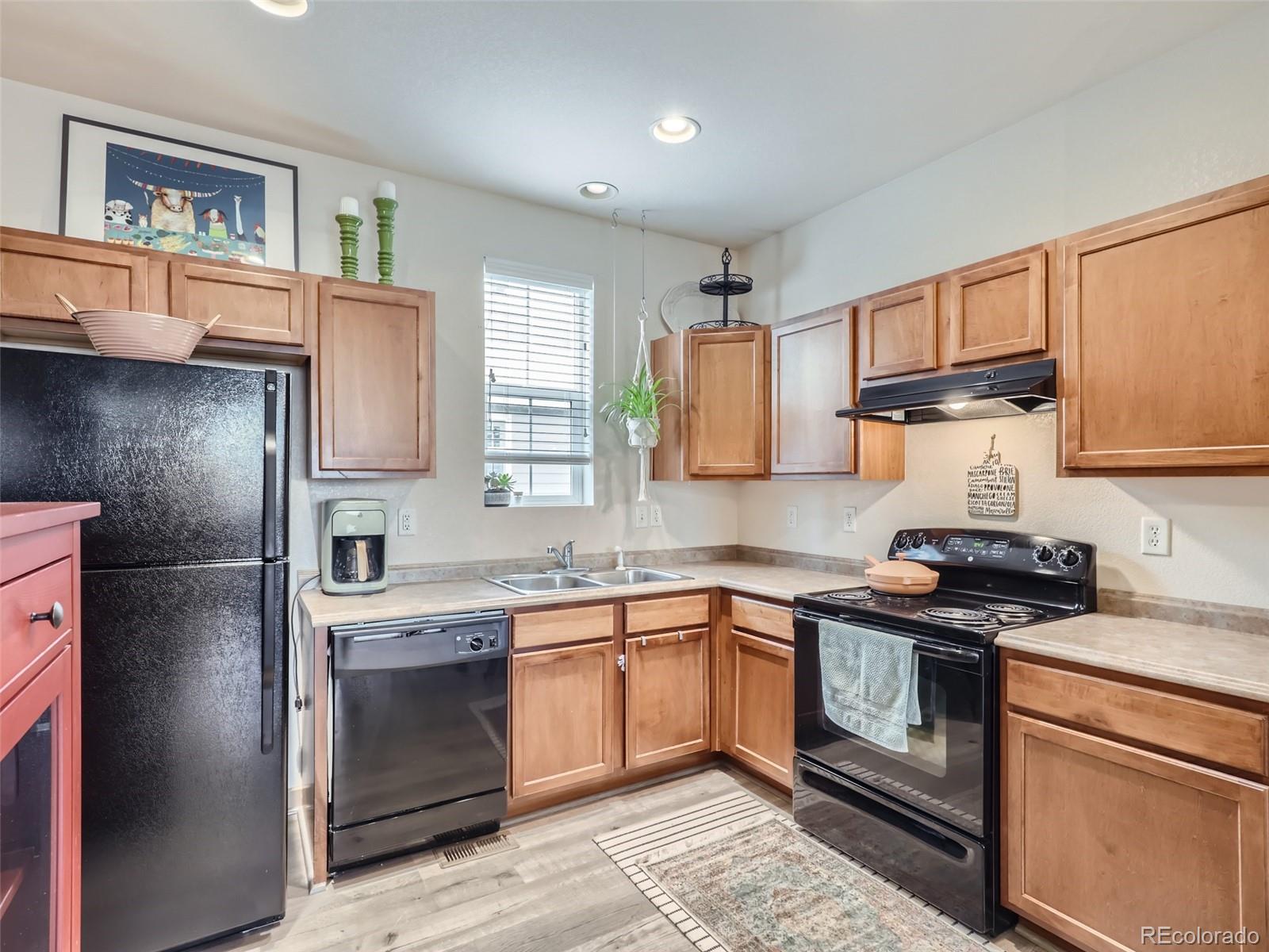 MLS Image #9 for 10582 e 29th drive,denver, Colorado