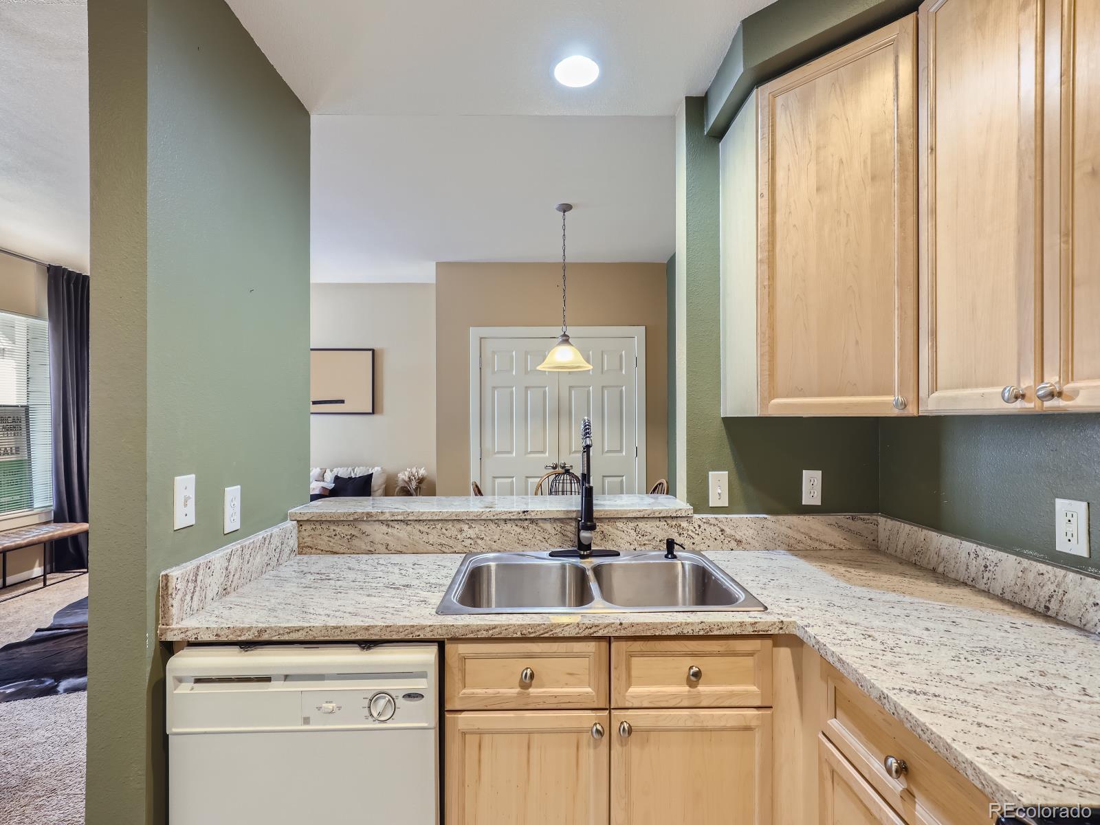 MLS Image #11 for 2848  syracuse street,denver, Colorado