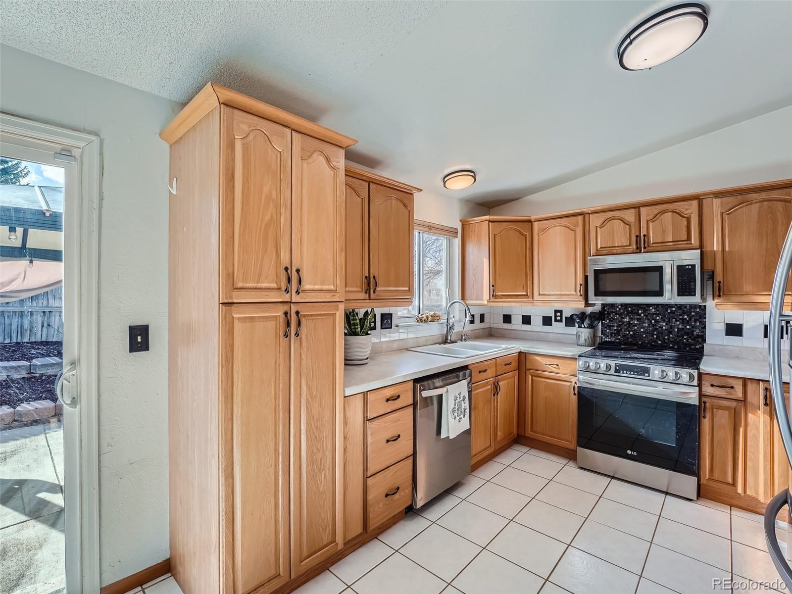 MLS Image #9 for 19176 e oxford drive,aurora, Colorado