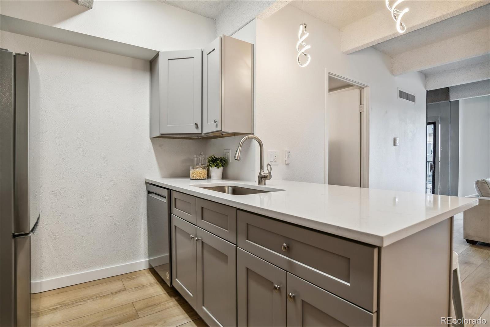 MLS Image #5 for 777 n washington street 1003,denver, Colorado