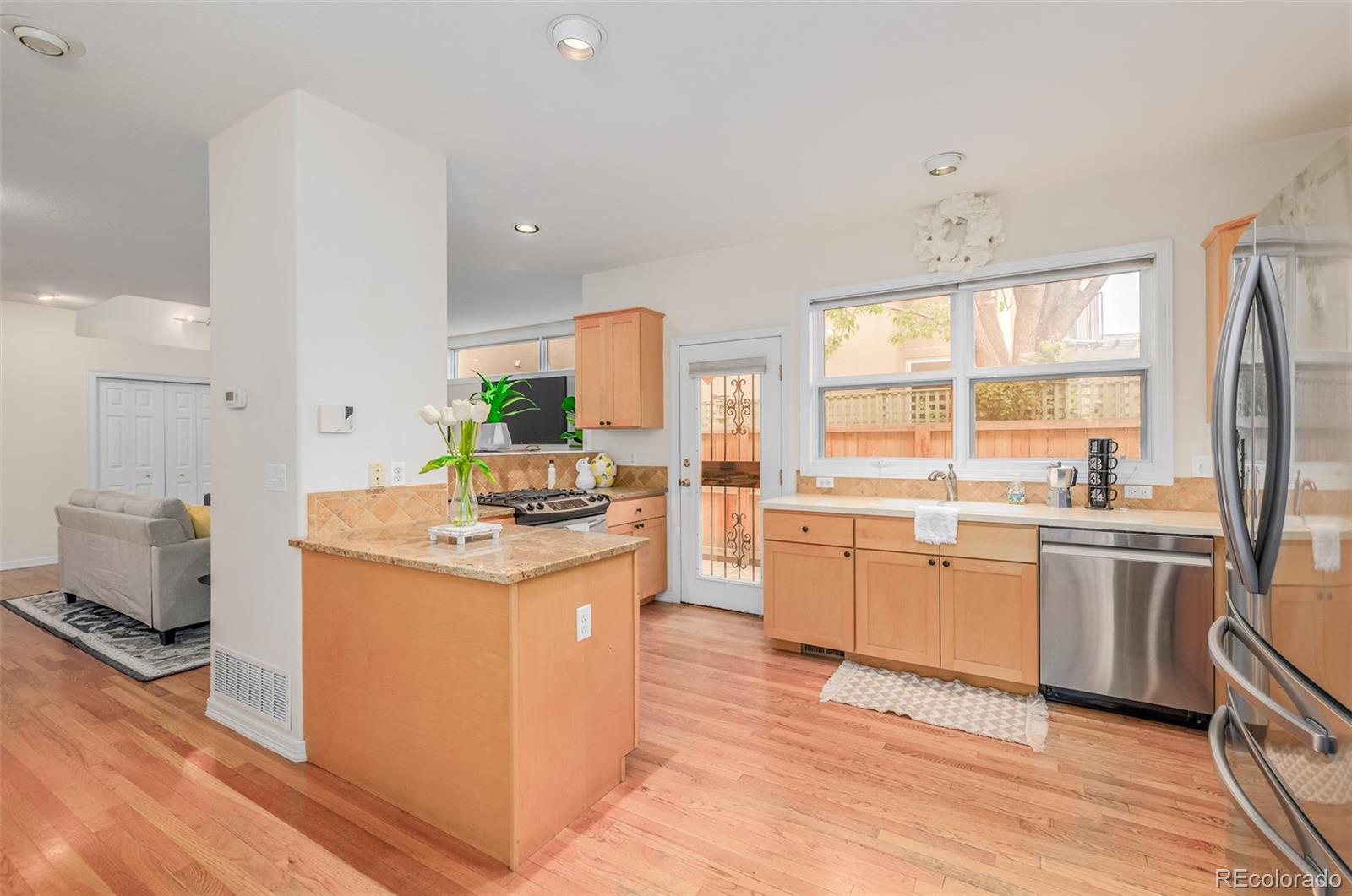 MLS Image #19 for 522  columbine street,denver, Colorado