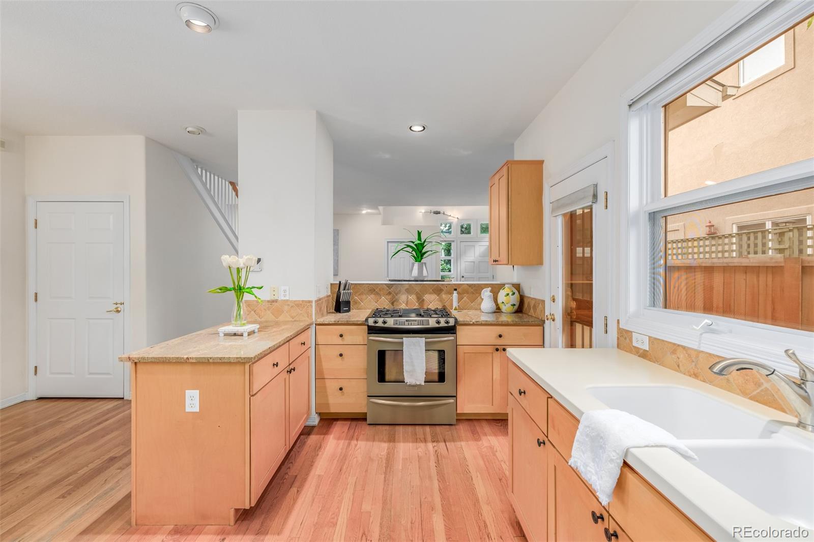 MLS Image #23 for 522  columbine street,denver, Colorado