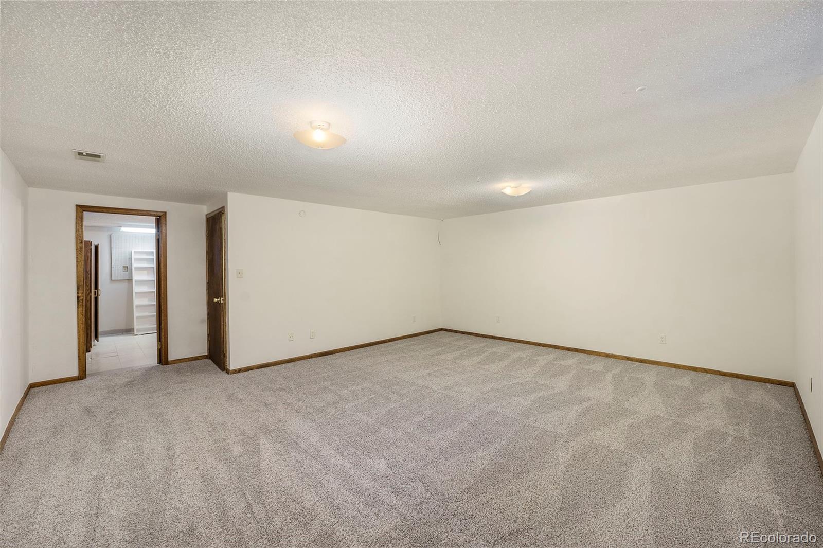 MLS Image #17 for 141 s eagle circle,aurora, Colorado