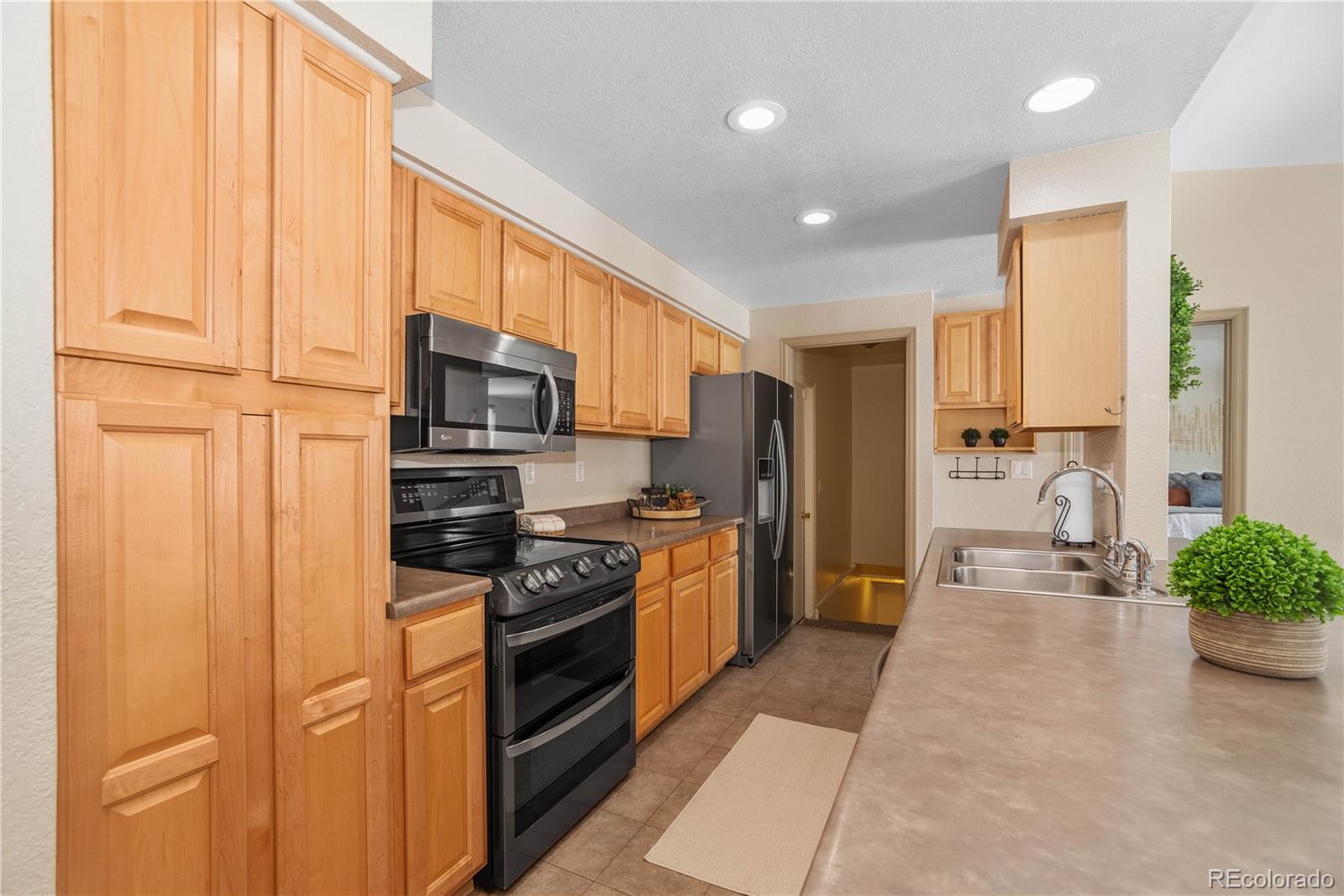 MLS Image #13 for 3913 s bahama street,aurora, Colorado