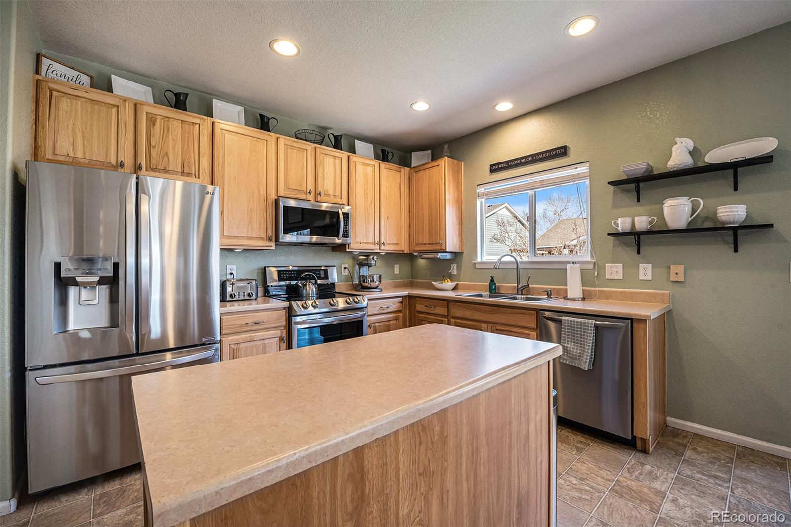 MLS Image #11 for 556  hedgerow way,brighton, Colorado