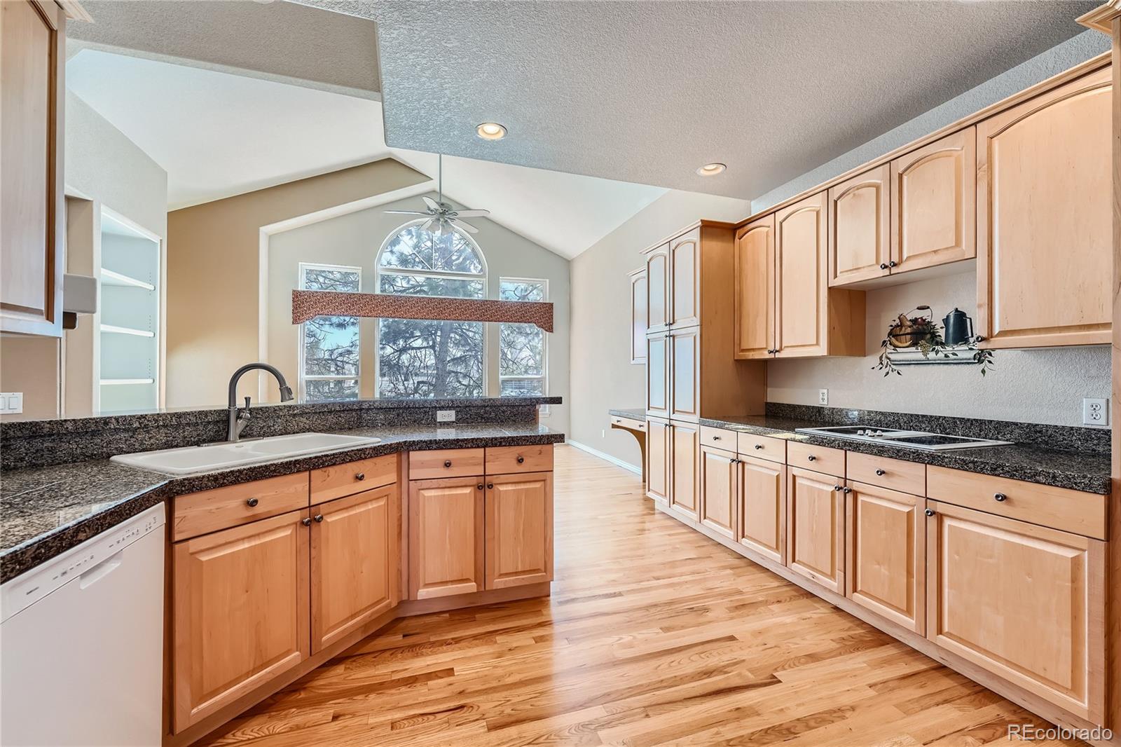 MLS Image #14 for 14850 e maplewood drive,centennial, Colorado