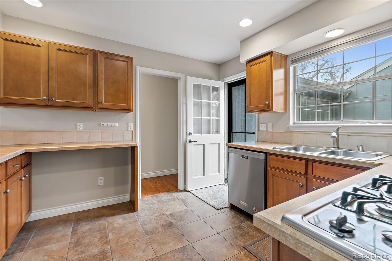 MLS Image #6 for 8872 e amherst drive f,denver, Colorado