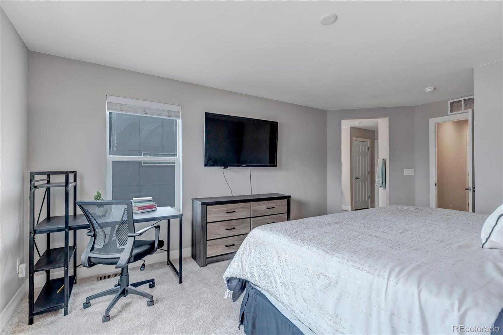 MLS Image #8 for 16251 e warner place,denver, Colorado